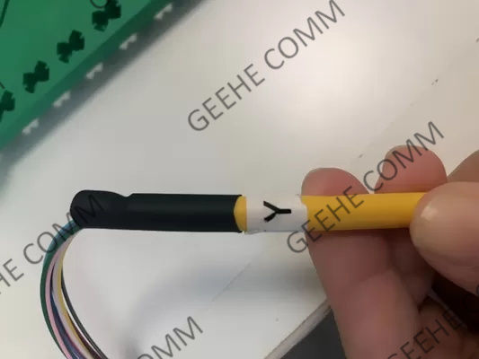 단일모드 SC UPC 팬아웃 12 핵심 광섬유 PLC 분배기 0.9 밀리미터 선반 장착